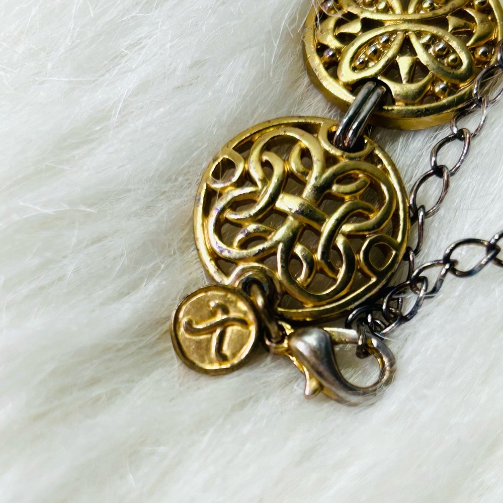 VINTAGE Gold Tone Filigree Medallion Necklace - Picture 4 of 5